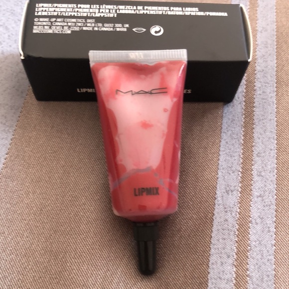 M•A•C LIPMIX in CRIMSON - Picture 2 of 2